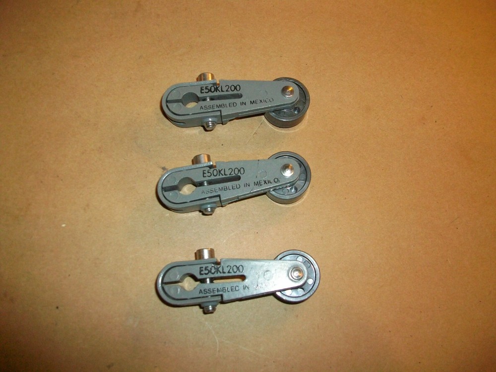3pc Cutler Hammer E50KL200 Limit Switch Roller Lever   NEW