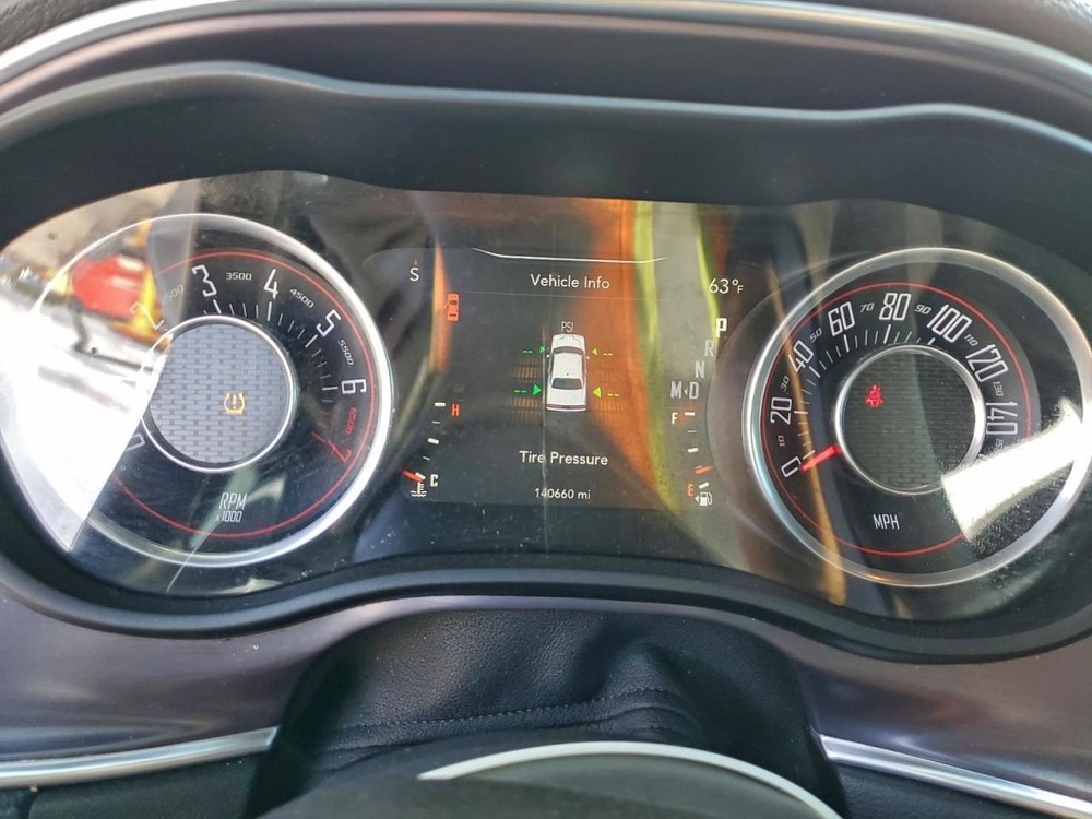 CHALLENGE 2016 Glove Box 4955480