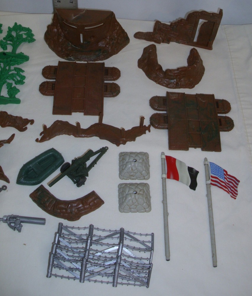 MARX BATTLEGROUND WWII PLAY SET 1960 BOXED SHARP!