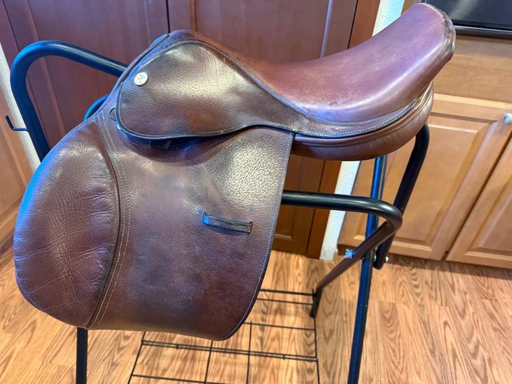 Kincade 15" close contact hunter jumper saddle solid condition