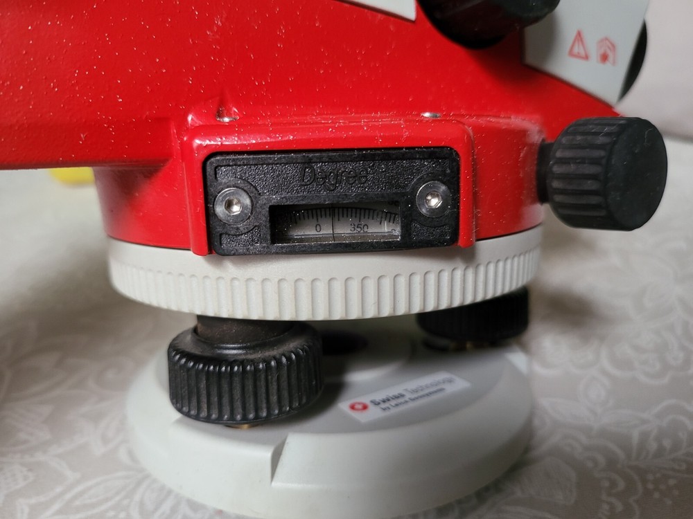 Leica NA724 Automatic Optical Level with Case Pre Owned Used