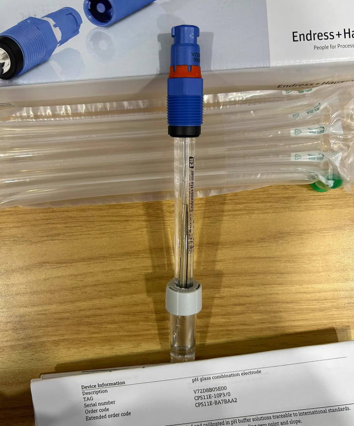 New In Box Endress+Hauser E+H CPS12E-10P3/0 CPS11E-BA7BAA2 PH electrode