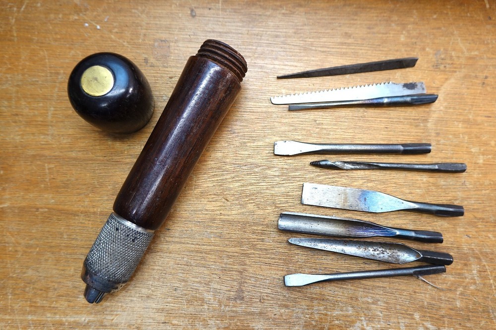 ANTIQUE Lg 7 1/4" ROSEWOOD TOOL HANDLE/HOLDER + 7 BITS