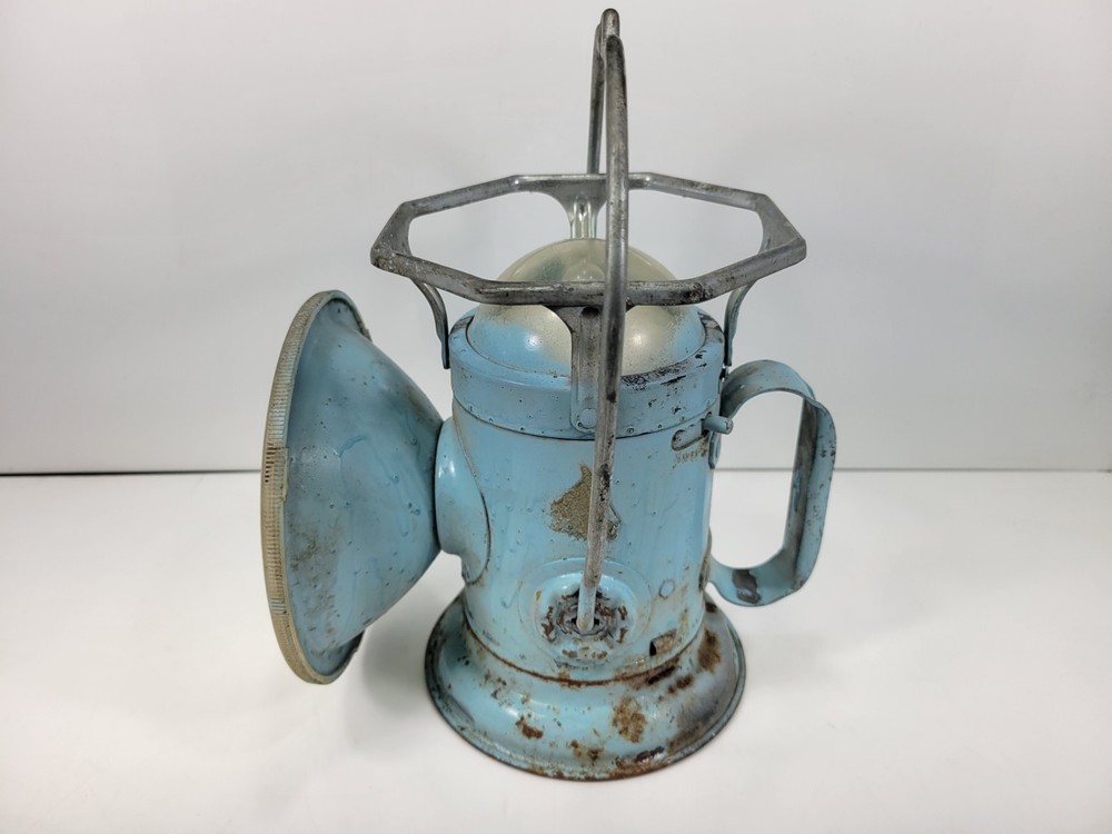 DELTA POWERLITE LANTERN - COMPLETE - LENS INTACT - IN GREAT SHAPE - UNTESTED