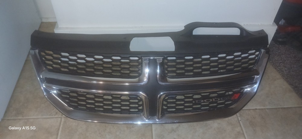 2011 - 2019 DODGE JOURNEY FRONT UPPER RADIATOR GRILLE OEM USED