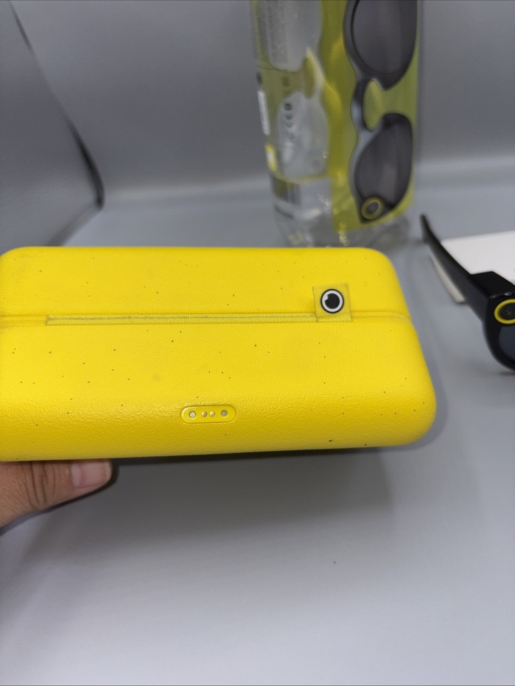 Spectacles - Sunglasses for Snapchat Black & Yellow with Charging Case & Cable