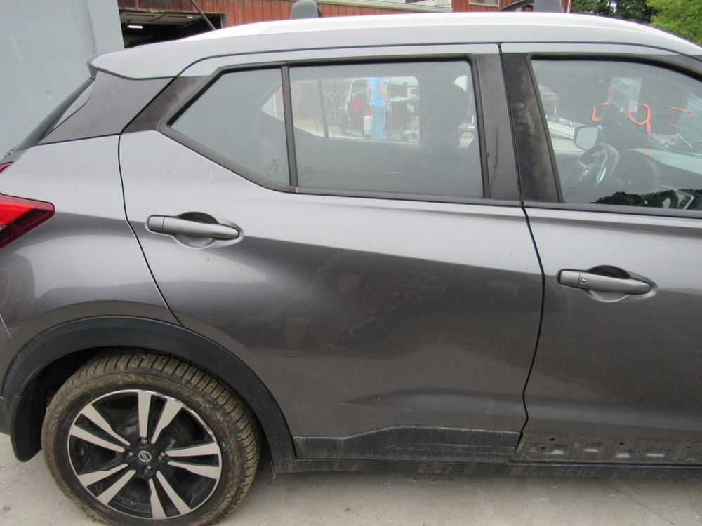 KICKS 2019 Glove Box 1073107