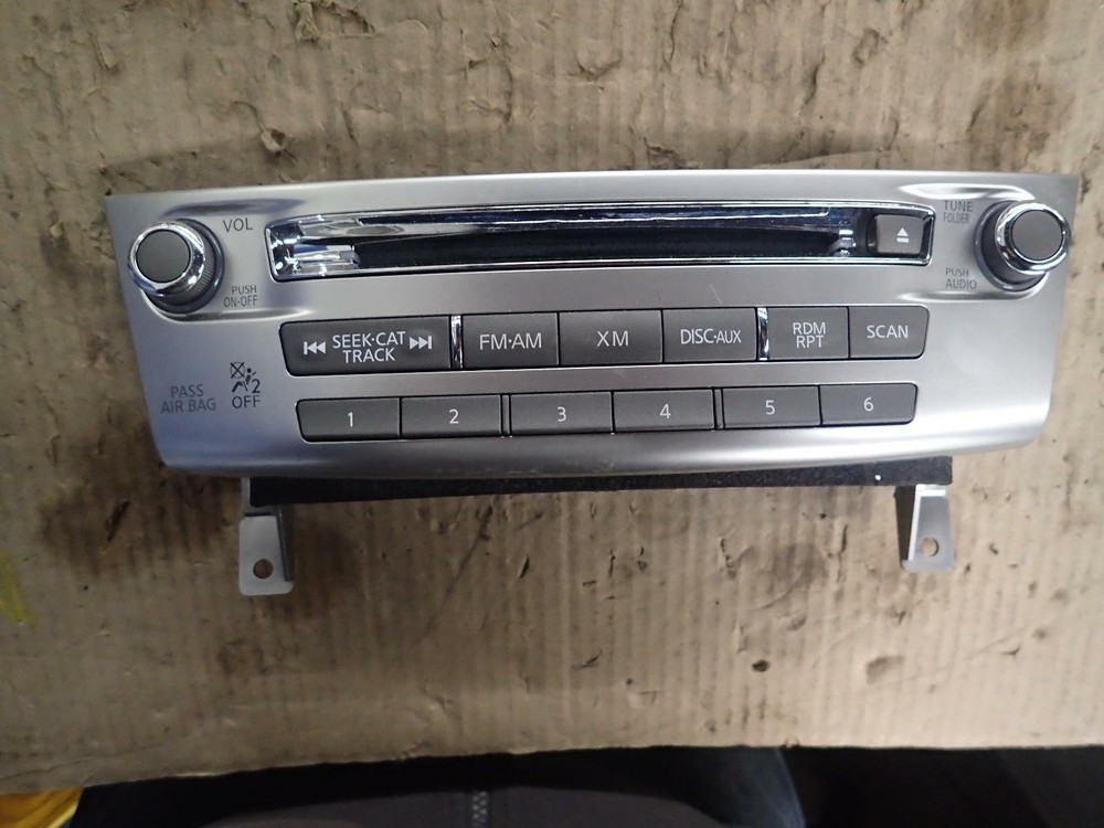 11 12 13 INFINITI M37: Lower Audio Control