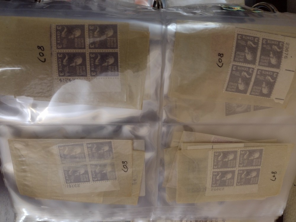 MINT US STAMP COLLECTION IN BINDER