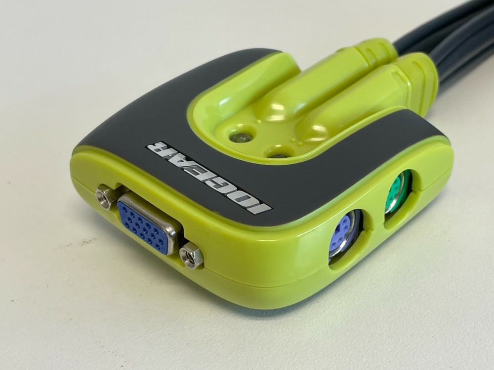 L4: IOGEAR MiniView Micro KVM Switch GCS62 - KVM switch - 2 ports