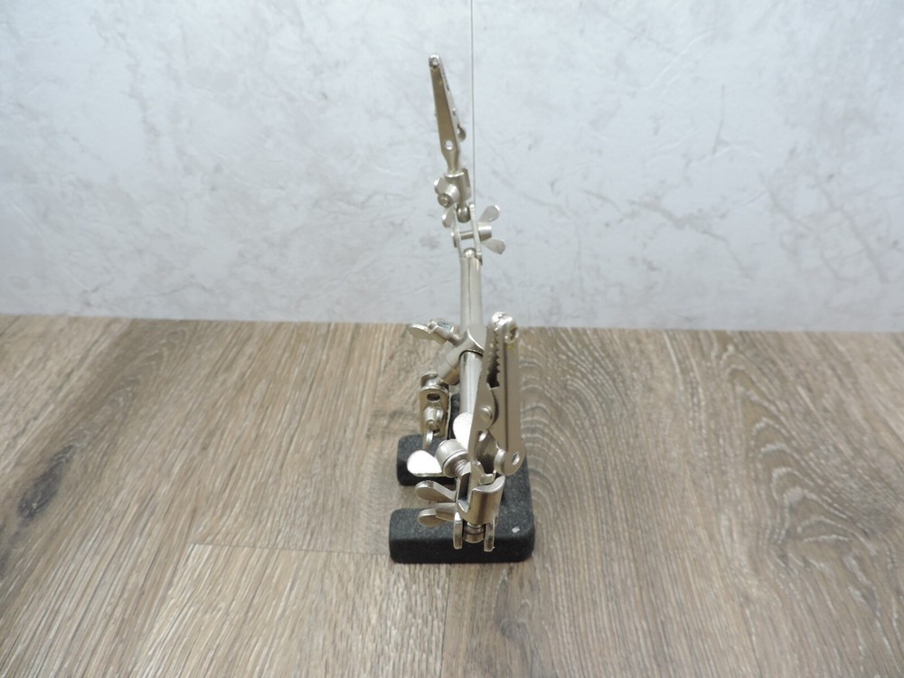 Extra Hands Multipurpose Tool w/Alligator Clips 3.5"x5"x2" Folded