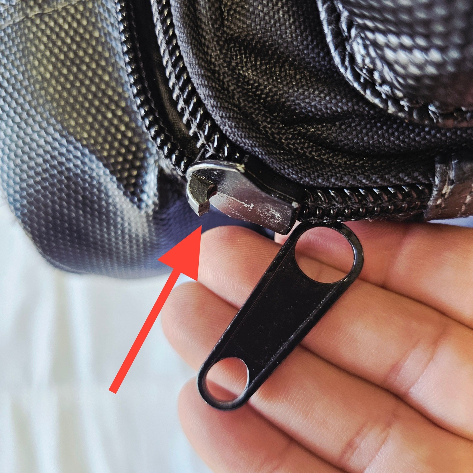 Gigskinz Backpack Unisex OS Black Red DJ Mixer Gear Case Damaged Zipper Pull Bag