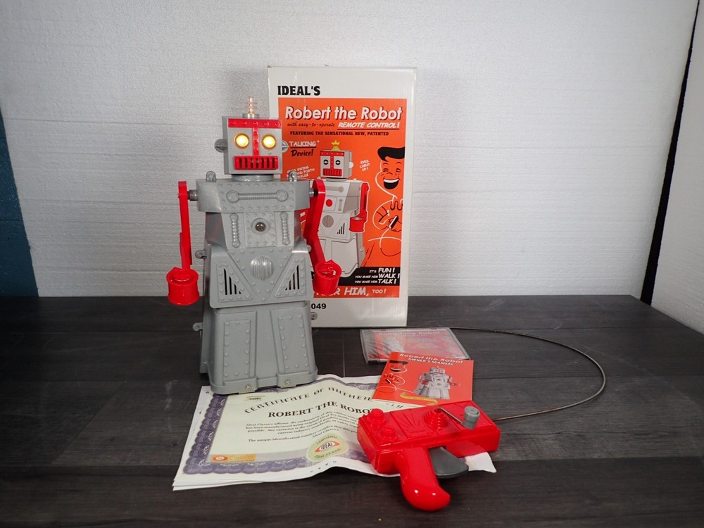 Ideal Classics 2004 Robert the Robot w/ COA & Remote, Lights Up Doesn't Talk