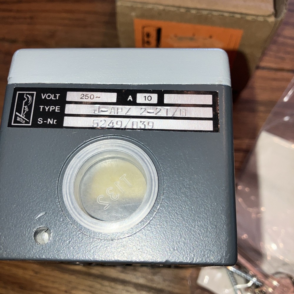 GEBA Keyed Wall Switch J-APZ 2-2T/W Gate Door Controller German