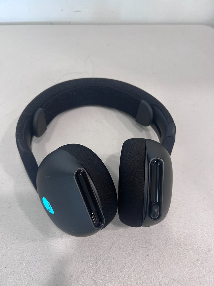 Alienware Tri-Mode Wireless Gaming Headset AW725H Wired/Wireless - NO RECEIVER