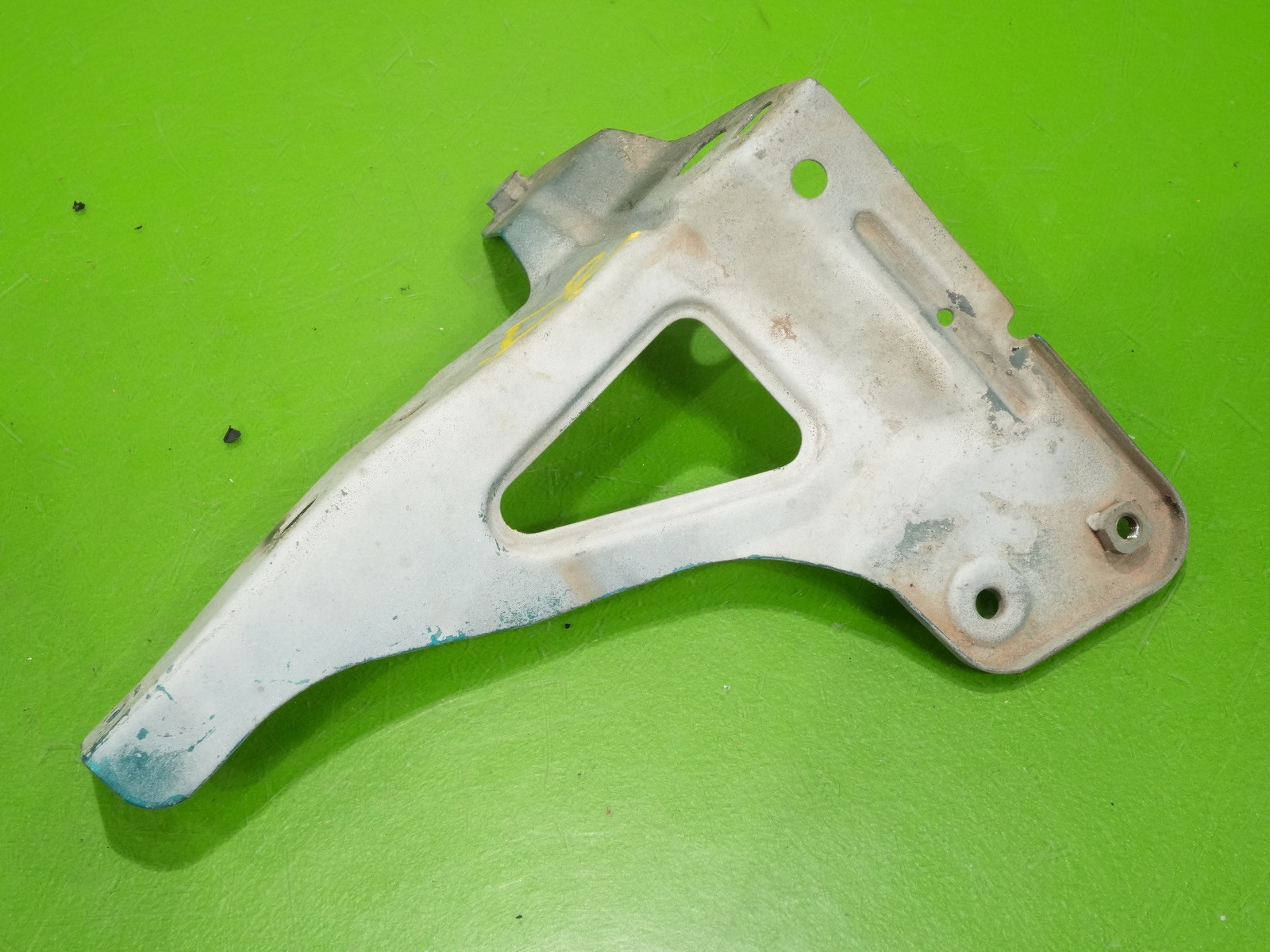92-95 Civic coupe hatch OEM driver left fender bumper mount bracket support stay
