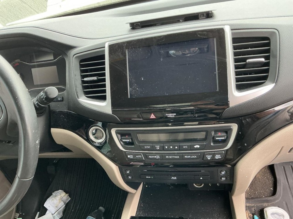 PILOT 2017 Glove Box 5021571