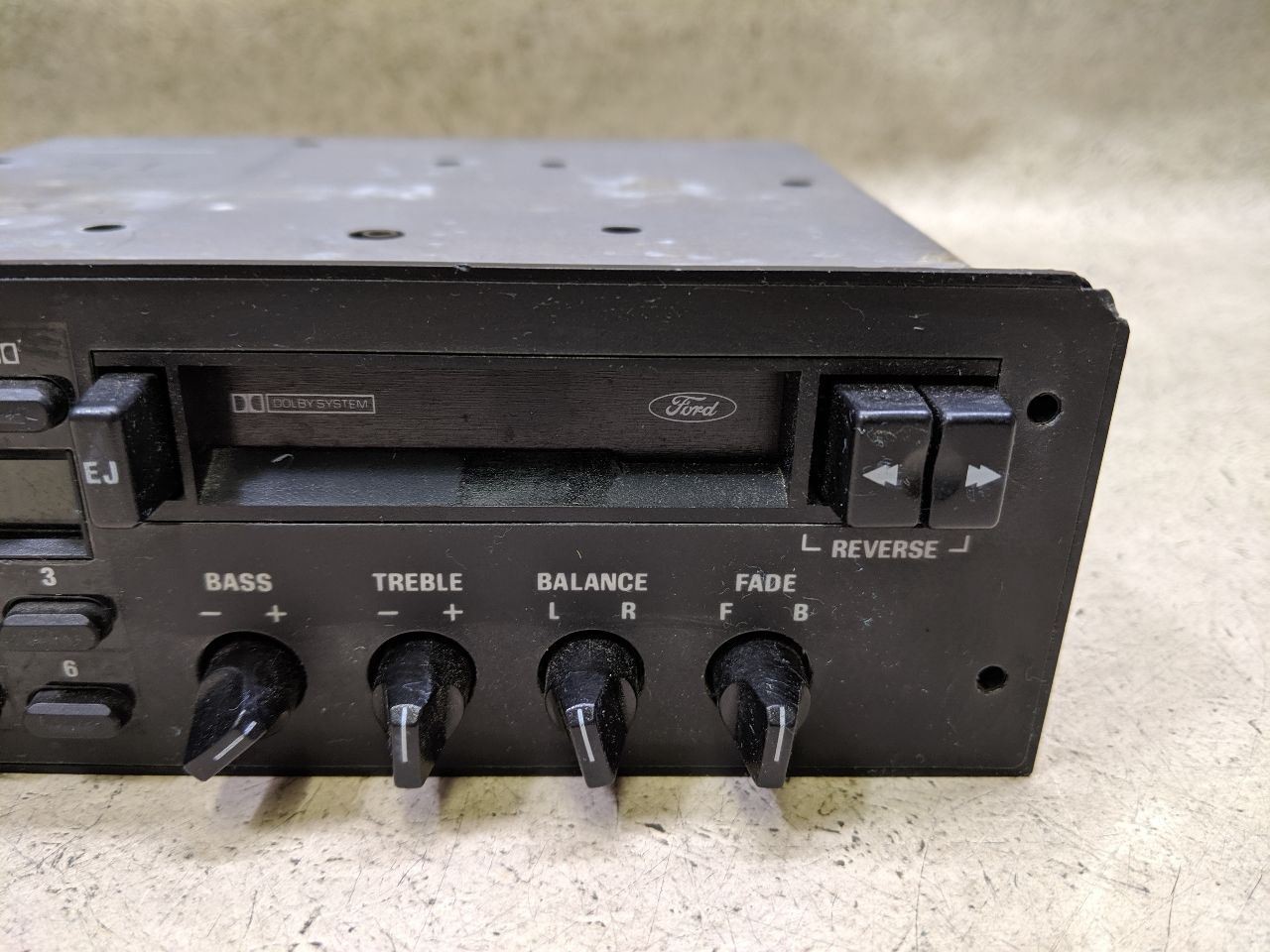 Stereo Radio AM FM Cassette With Clock Fits 91-92 FORD EXPLORER e10-70/203987