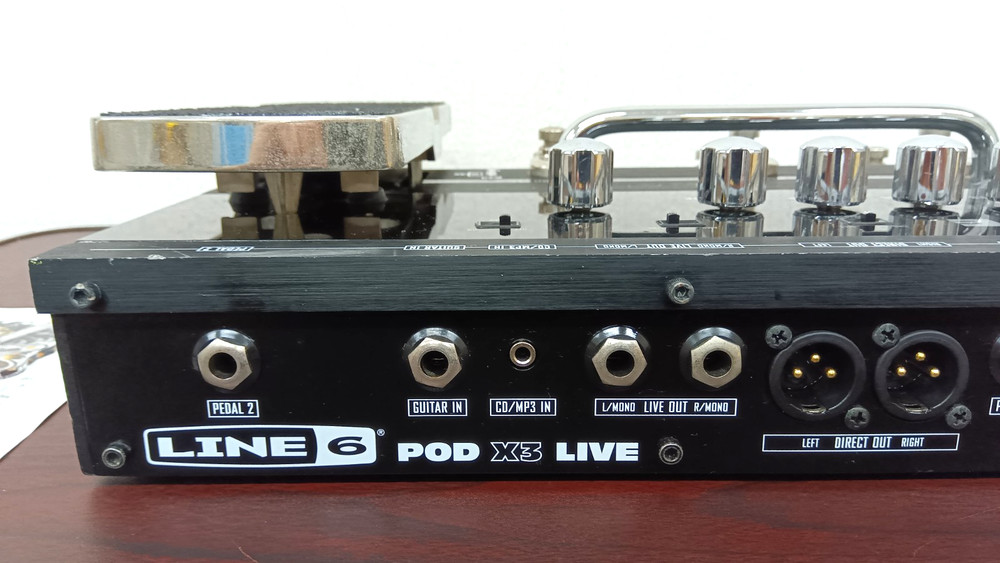 Line 6 POD X3 Live Multi-Effects Processor Guitar Pedalboard Cleaned Tested used