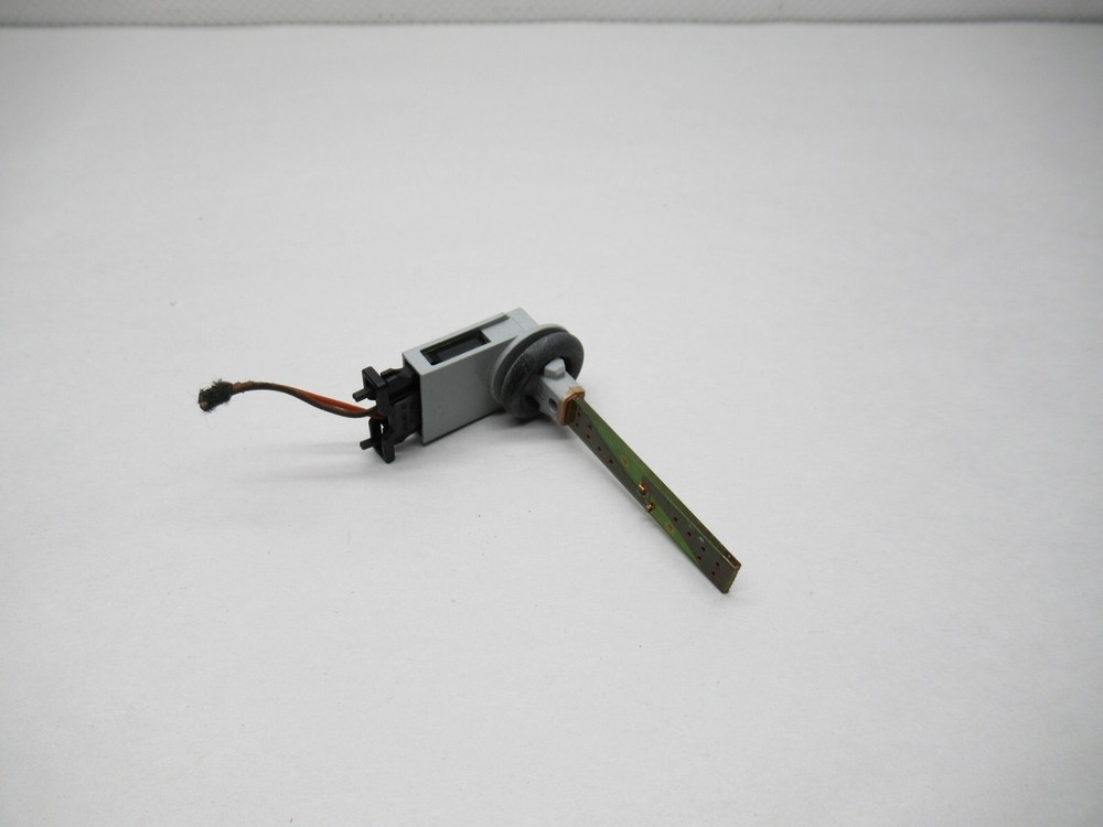 2000-2002 Audi S4 A4 Vent Duct Temperature Sensor 4B0820539 OEM