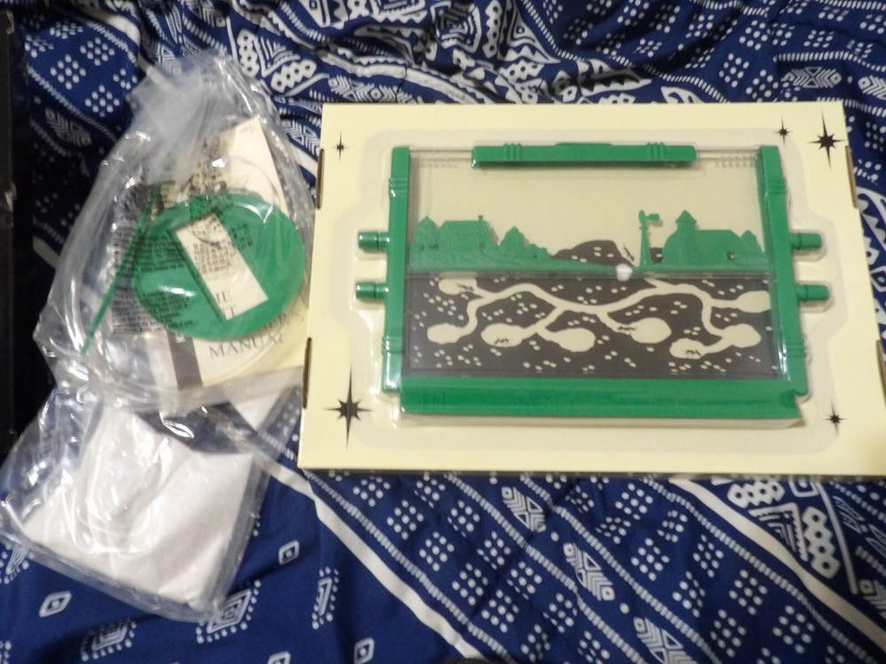 Uncle Milton Fascinating Ant Farm 2011 Open Box Never Used