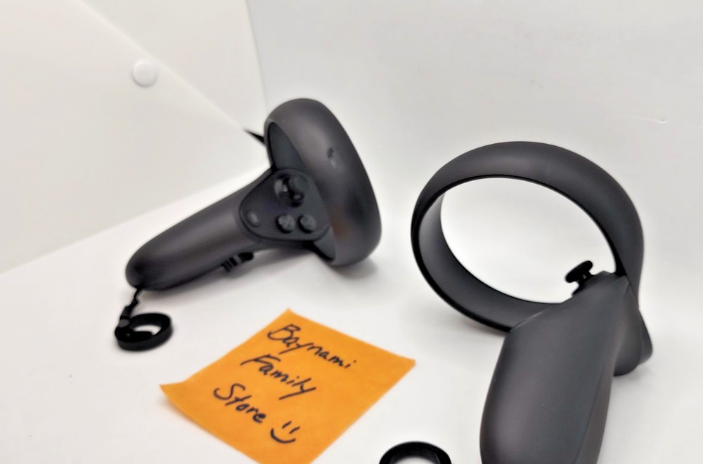 NEW PAIR Genuine Oculus Touch Controller Hand Black Compatible Rift S / Quest 1