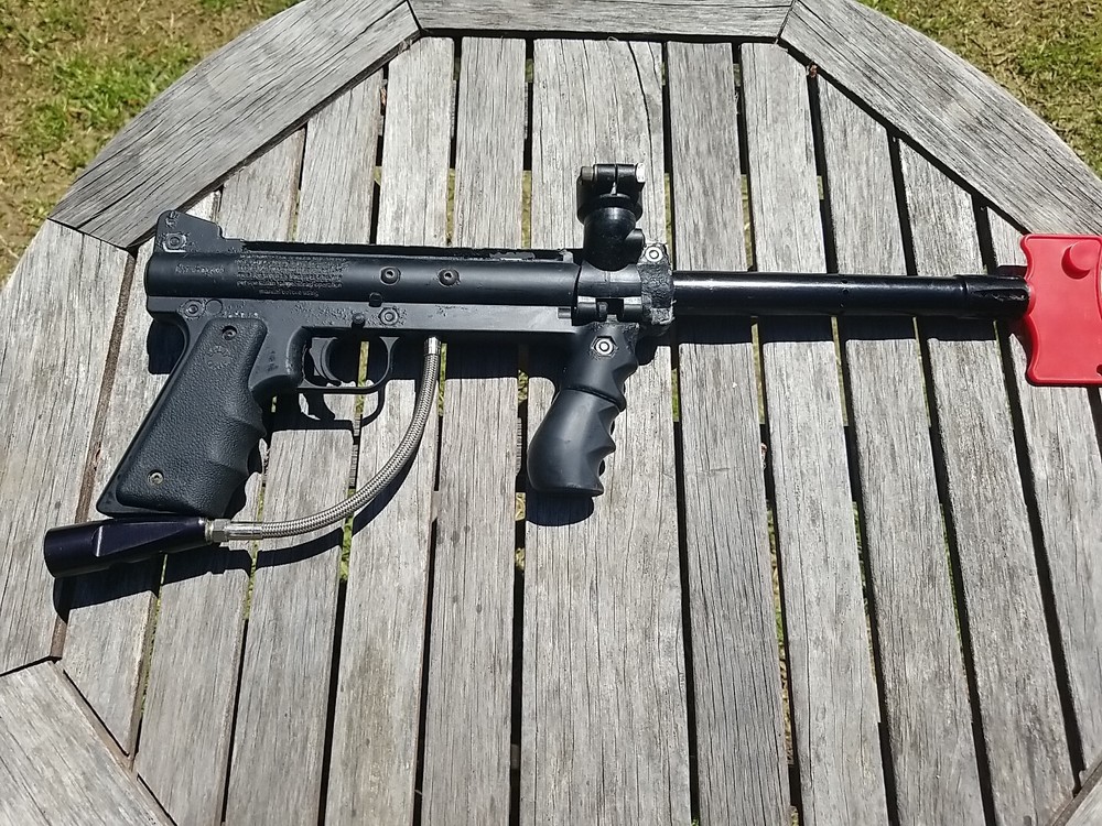 Tippmann 98 Custom Paintball Gun & Kit