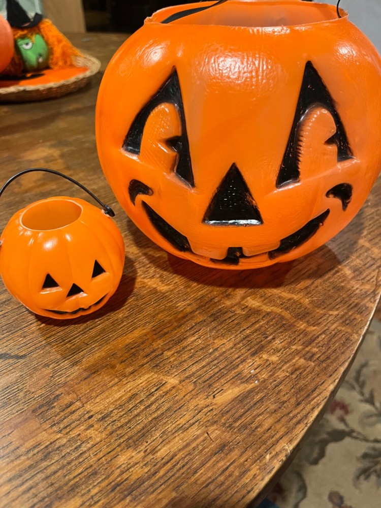Two jack o lantern pumkins
