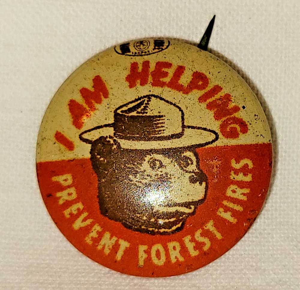 Tiny 1950ish SMOKEY The BEAR I am Helping Prevent Forest Fires Pinback Button nb