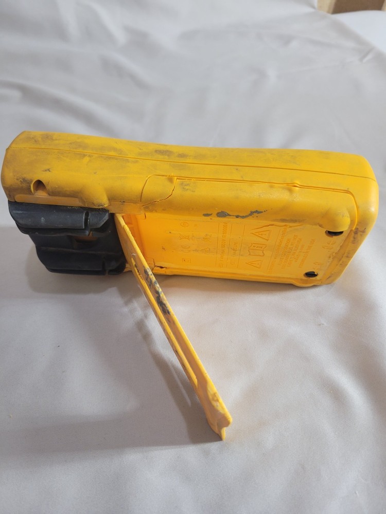 Fluke 789 ProcessMeter Process Calibrator with Test Leads and Carry Case