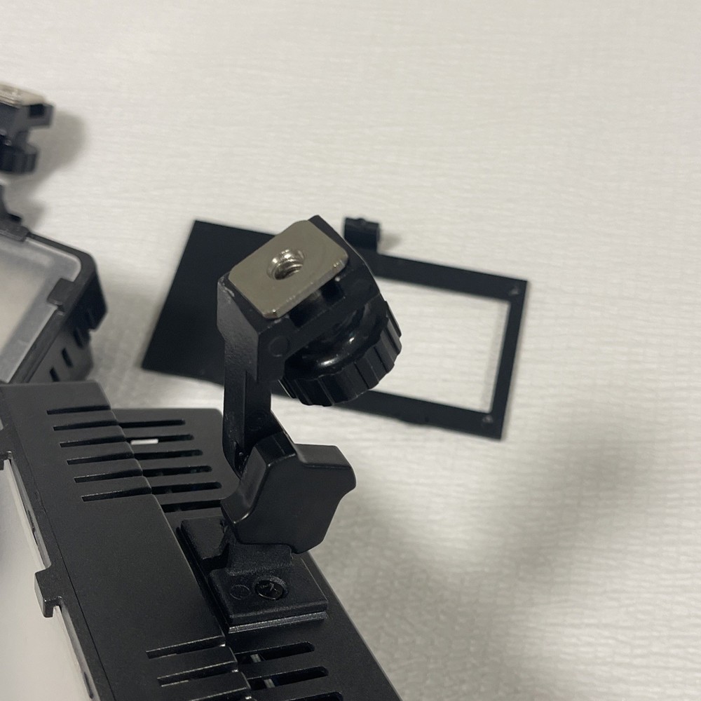Flashpoint 160 LED on Camera Light (Includes Everything In Photos)
