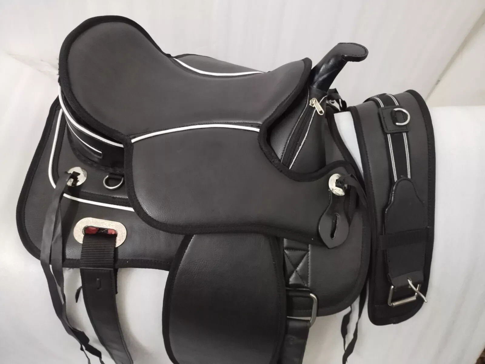 All Purpose-Treeless western Synthetic Saddle For Horses (Sizes: 14"-18")