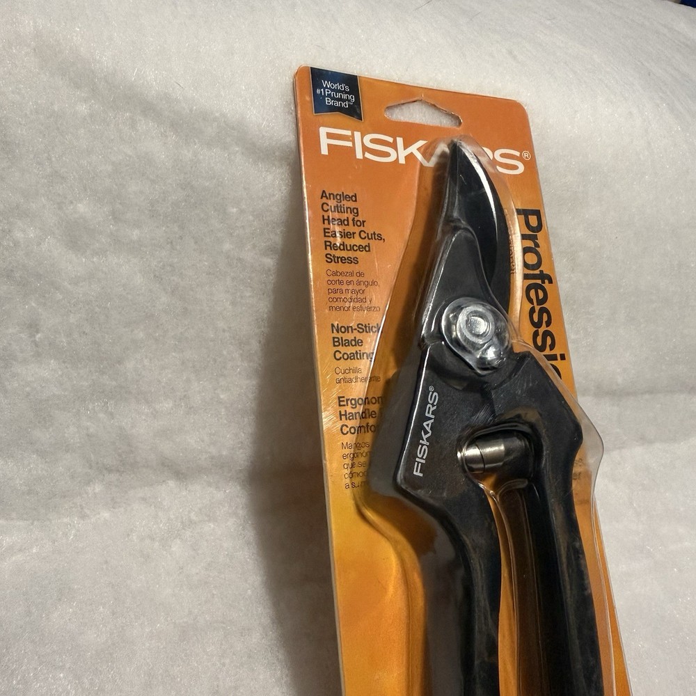 Fiskars Professional Bypass Pruner - Item #9124