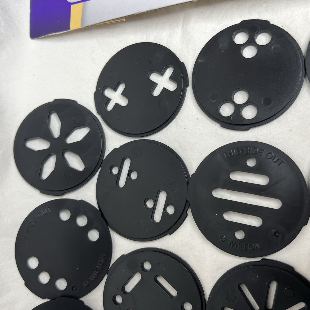 Wilton Cookie Pro Ultra II Cookie Press – Complete w/ 19 Discs & Instructions