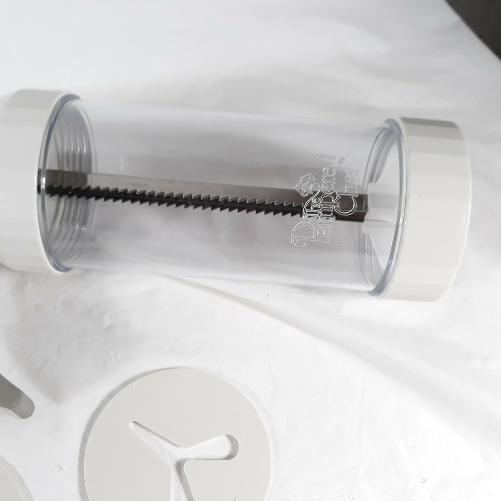 Pampered Chef Cookie Press With 16 Disc