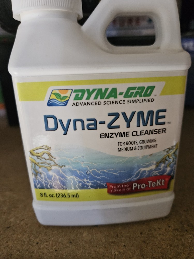 Dyna-Gro Dyna-Zyme Enzyme Cleanser 8 fl oz.