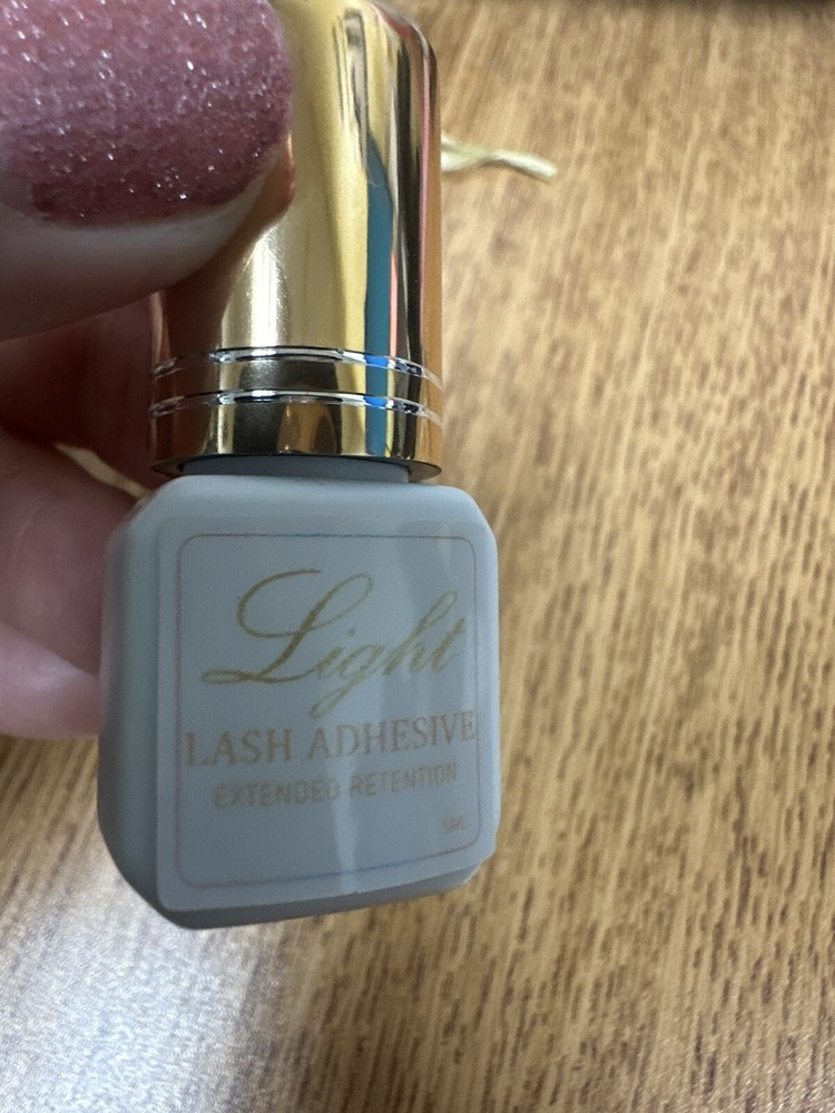 Light Lash Adhesive (Professional Use)