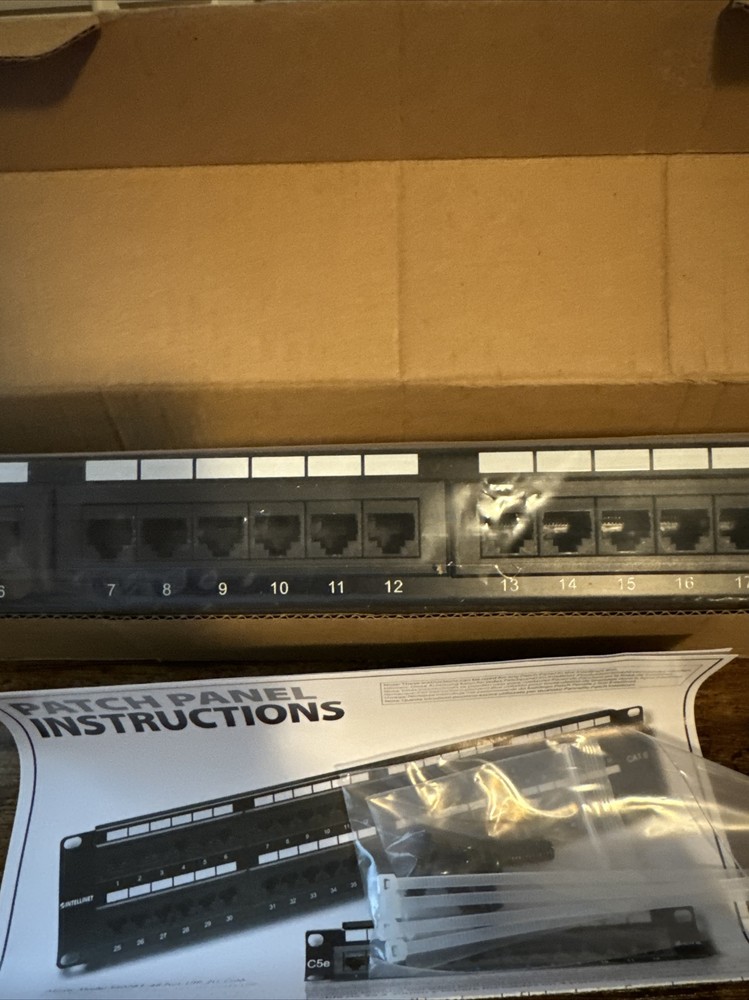 24 Port CAT5e Ethernet Network RackMount Patch Panel - Intellinet 513555