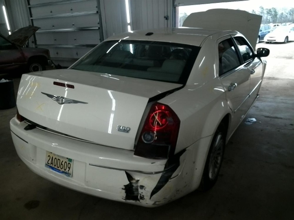 300 2010 High Mounted Stop Light 104795734