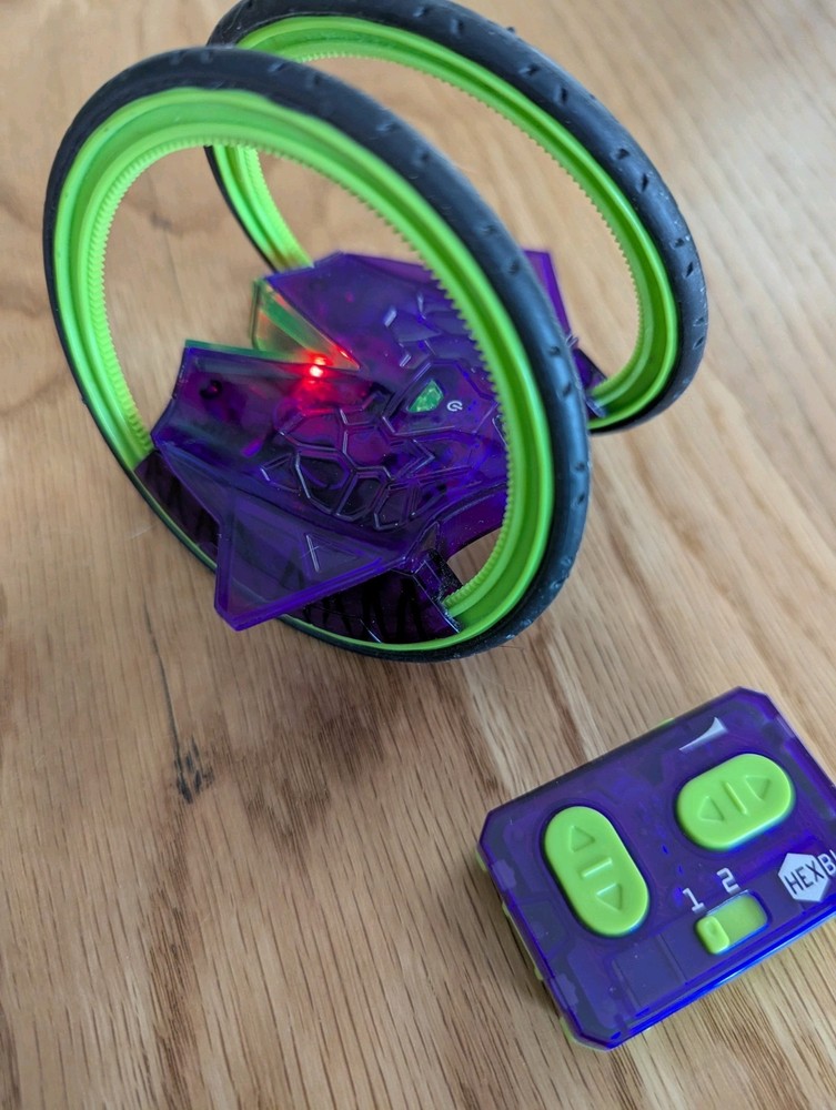 RC Hexbug Ring Racer Micro Robotic Creature Battery Powered Robot