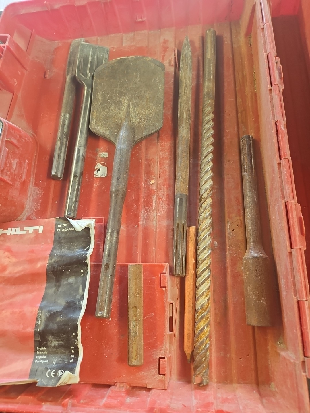 Hilti TE 50-AVR Corded Rotary Hammer Drill with Hard Case with 5 bits