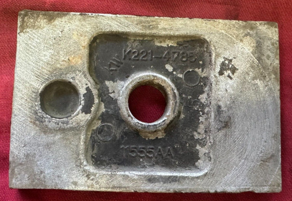 USED KENWORTH FRONT LEAF SPRING SPACER PLATE K221-4785