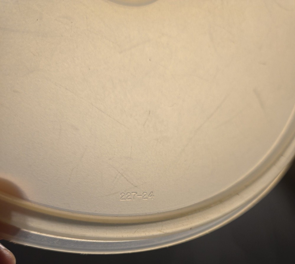 Tupperware replacement lid 227-24