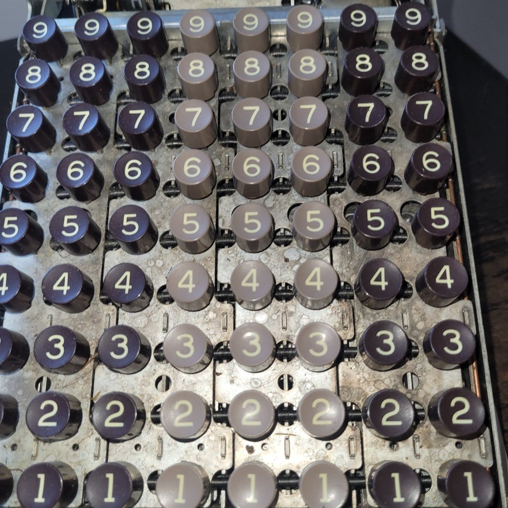 Vintage Victor 72 Key Adding Machine With Victor Dust Cover