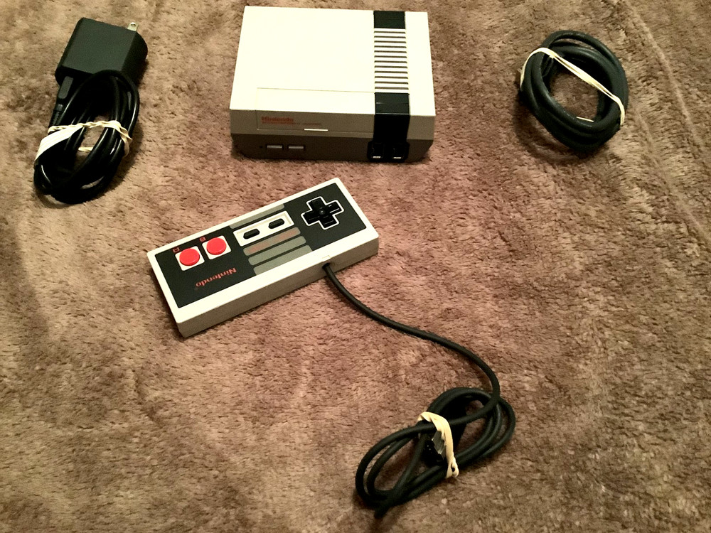 NINTENDO (CLV-001) NES Classic Edition Mini Console System ONE Controller TESTED