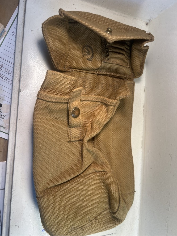 E014. WWII BRITISH P37 AMMO POUCH