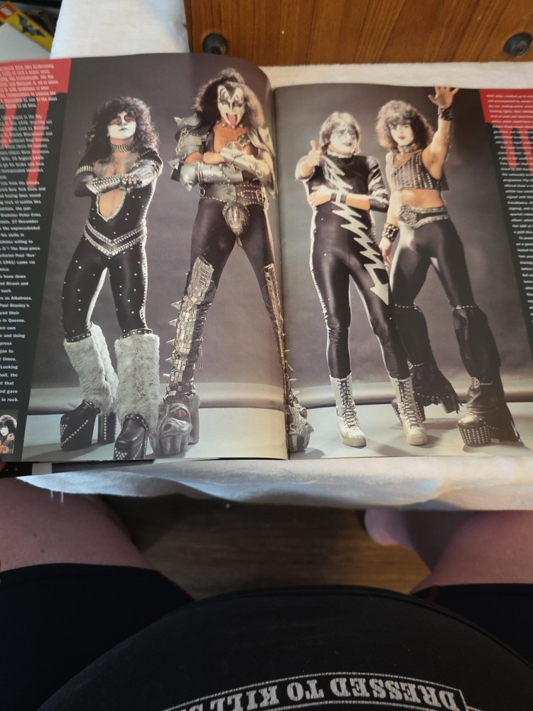 KISS LIVE SIGNED BY GENE SIMMONS MAGAZINE UK IMPORT, 1996