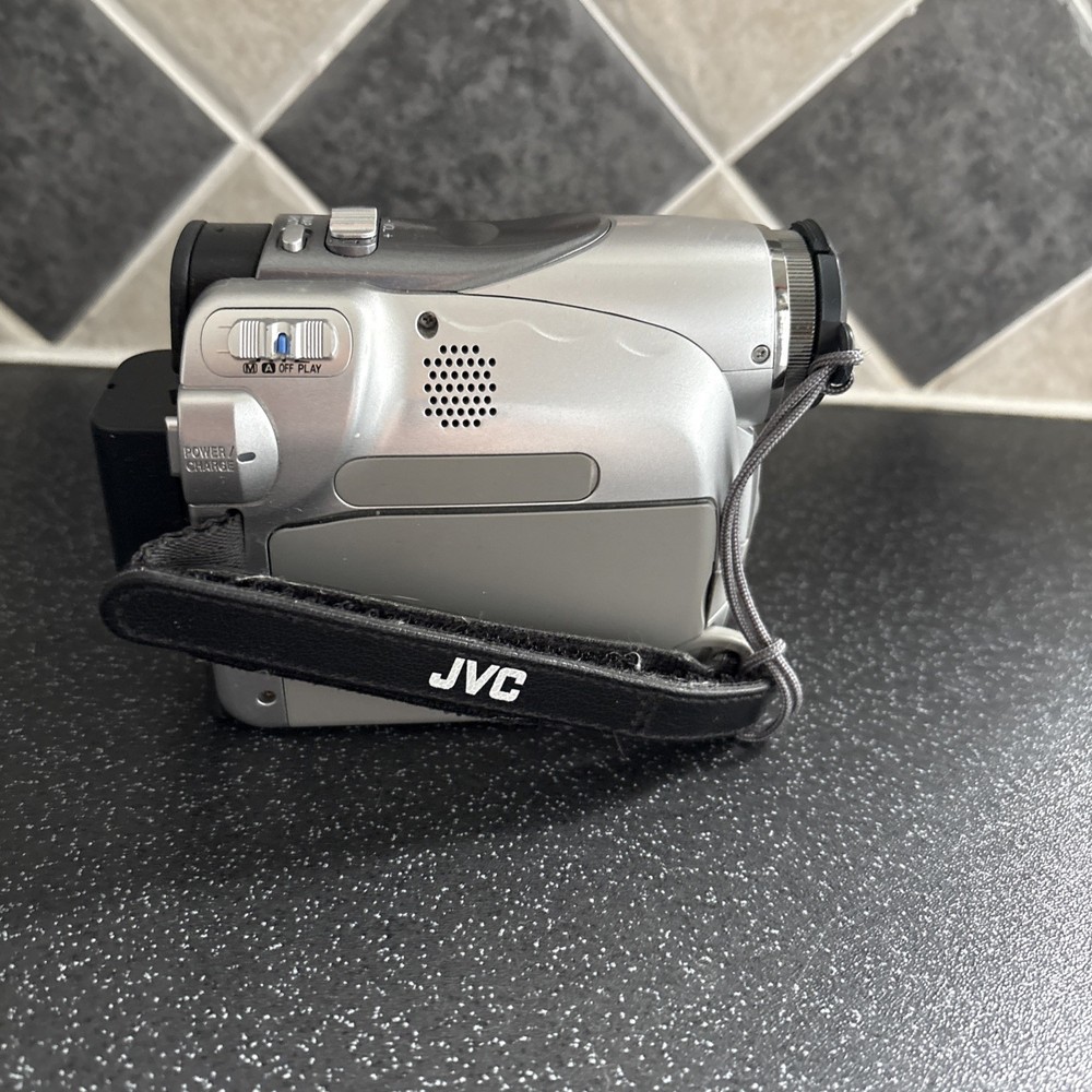 JVC GR-D240EK Digital Video Camera Camcorder, – Untested