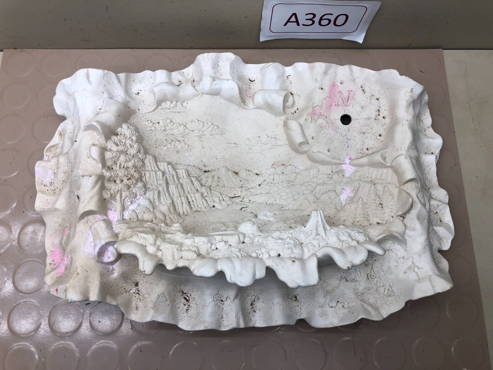 Vintage Ceramic Souvenir Wall Clock - South Dakota - Black Hills a