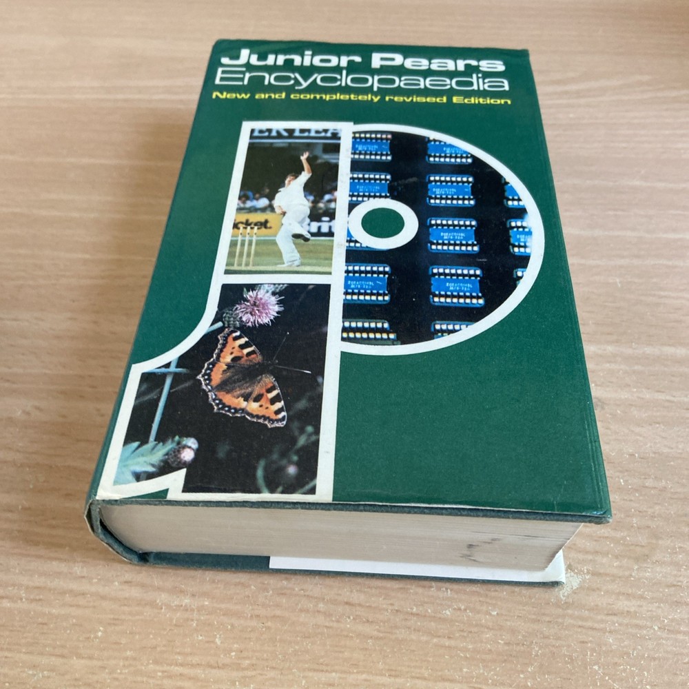 Junior Pears Encyclopaedia, 19th Edition, Hardback, 1979, Excellent condition
